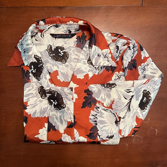 Zara women’s orange and burgundy floral blouse - Picture 5 of 5